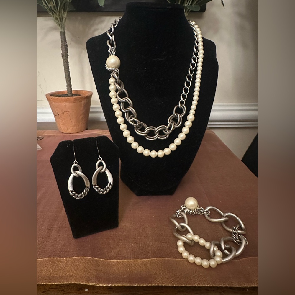 Kenneth Cole Women’s Jewelry Set Silver /Faux Pearl: Chunky & Chic